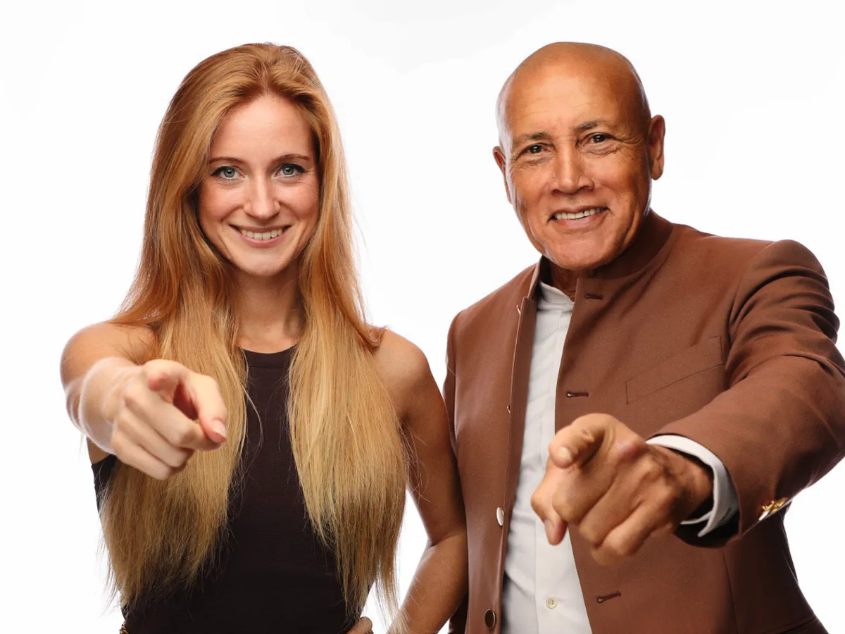 Roy en Trinity wijzen naar jou